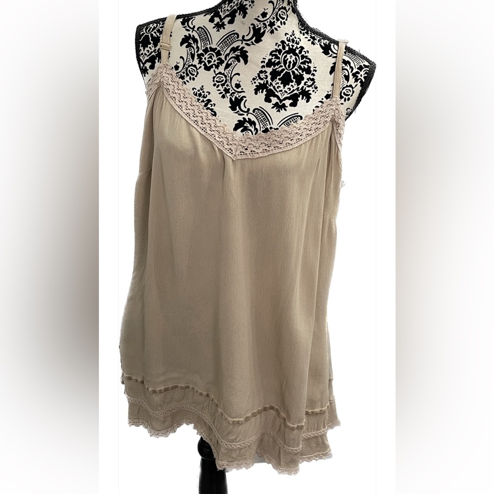 🌞Tan Crochet Trim Spaghetti Straps Slip Top    Size L